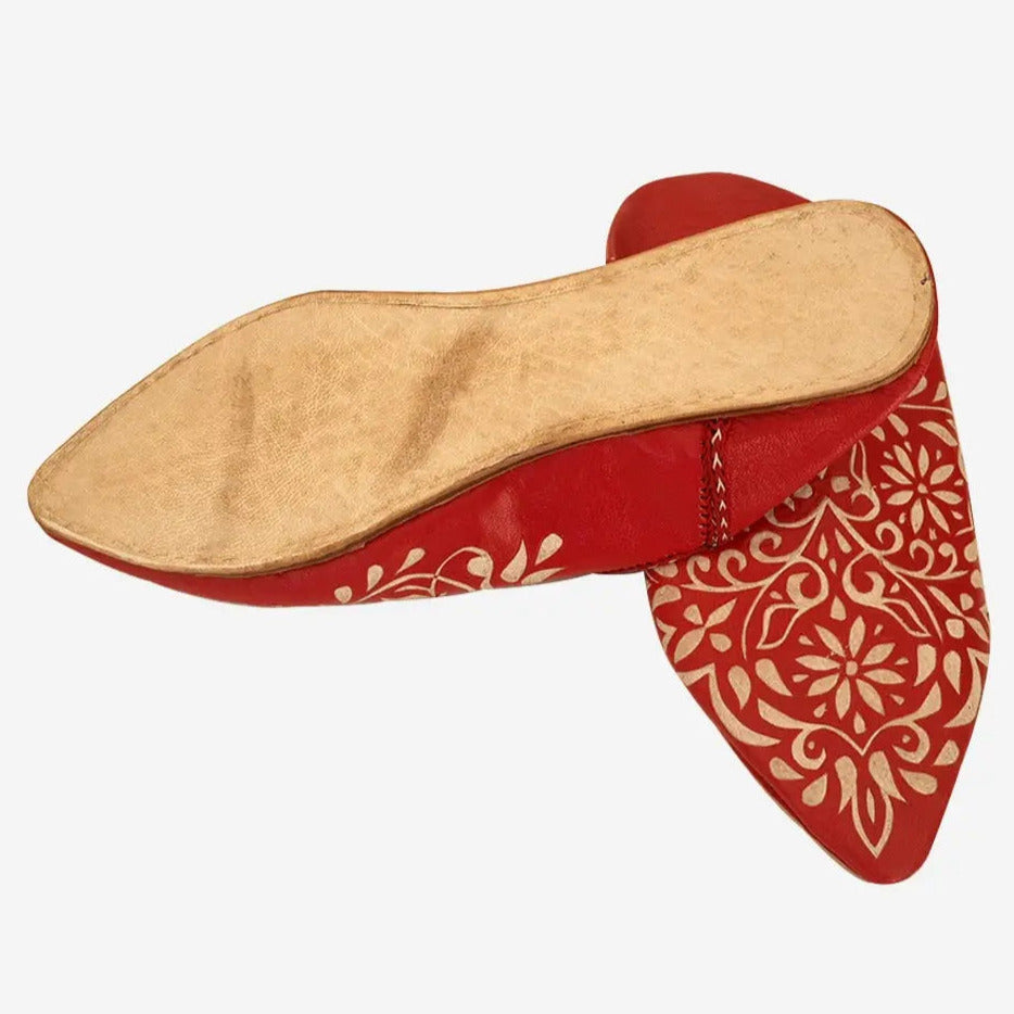 Leather slipper engraved with patterns