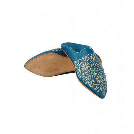 Leather slipper engraved with patterns