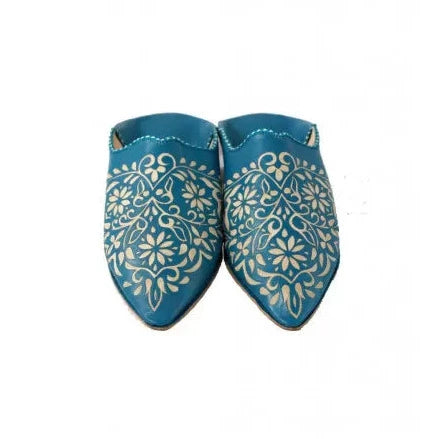 Leather slipper engraved with patterns