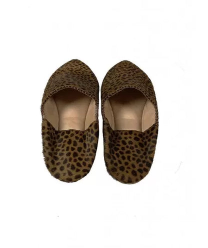 Slippers in leopard print leather